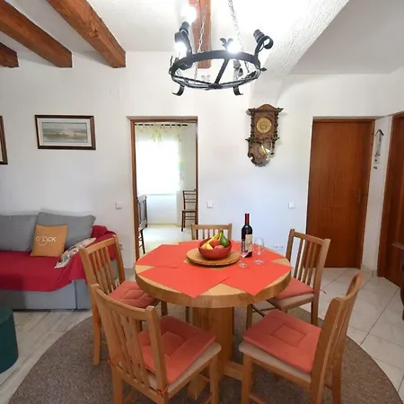 Apartment Neven Cizici