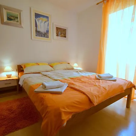 Neven Apartamento *