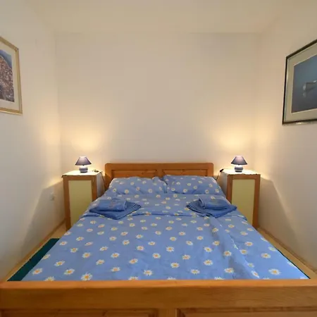 Neven Apartament *